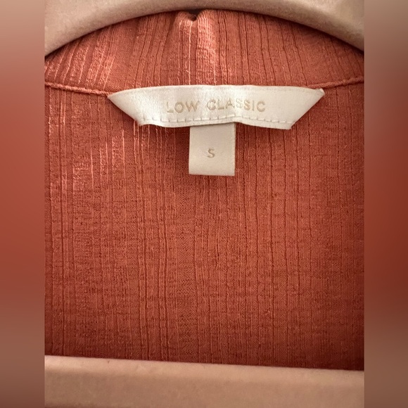 Low Classic Ribbed Button Down - Picture 2 of 5